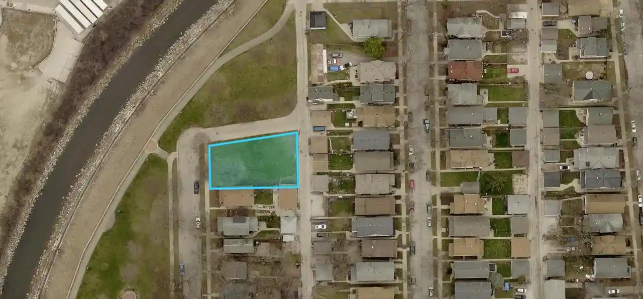 Photo 3 of Sale Pending at 428 N 42nd Street Street #430, Milwaukee, WI 53208 | MLS# 1899630 | Listing updated on 2026-08-28