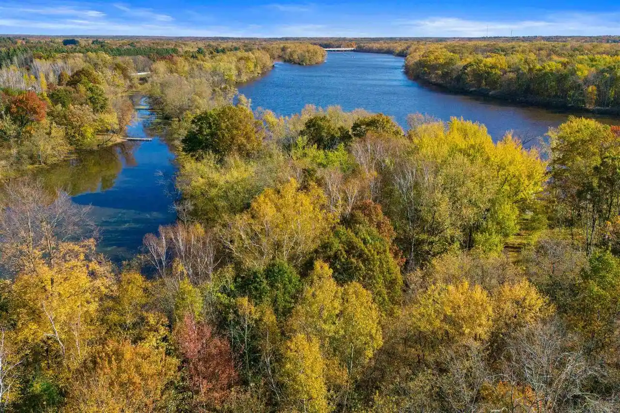 3rd image of 2143 Peninsula Pl Pl, Junction City, WI 54443 | MLS# 22500447