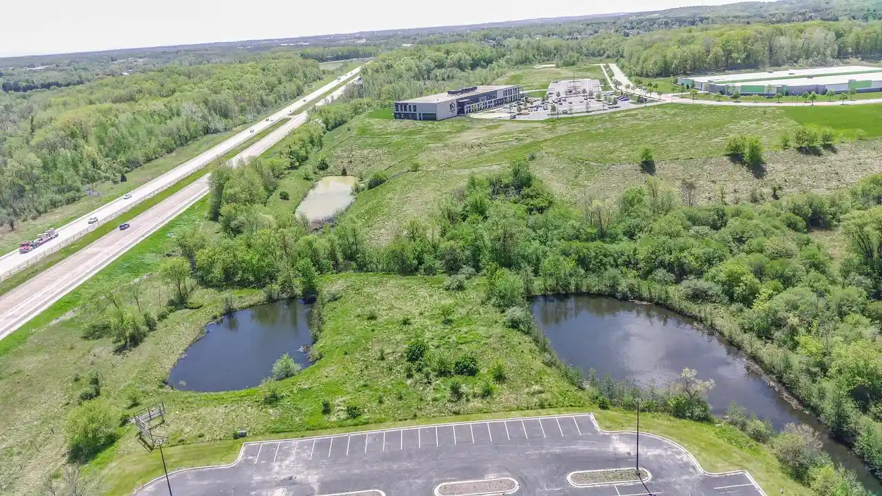 4th image of 1275 W Paradise Dr Dr, West Bend, WI 53095 | MLS# 1918946