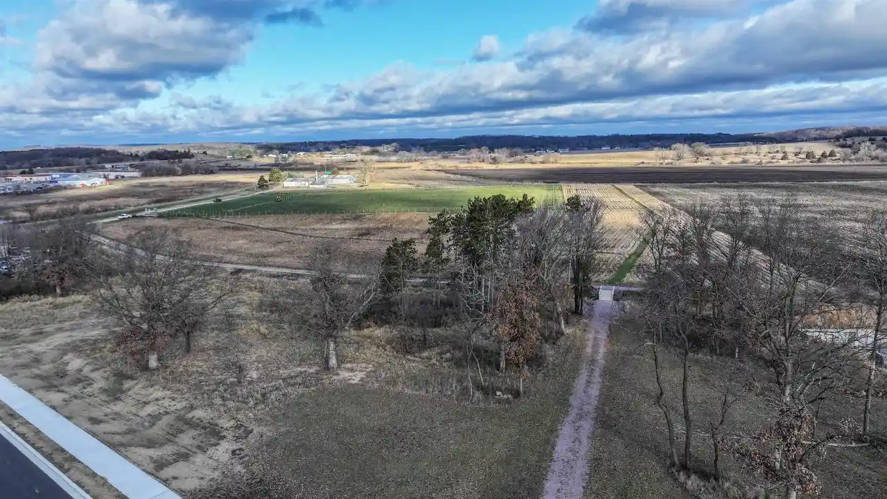 2nd image of 2865 Ridgeline, Portage, WI 53901 | MLS# 2002857