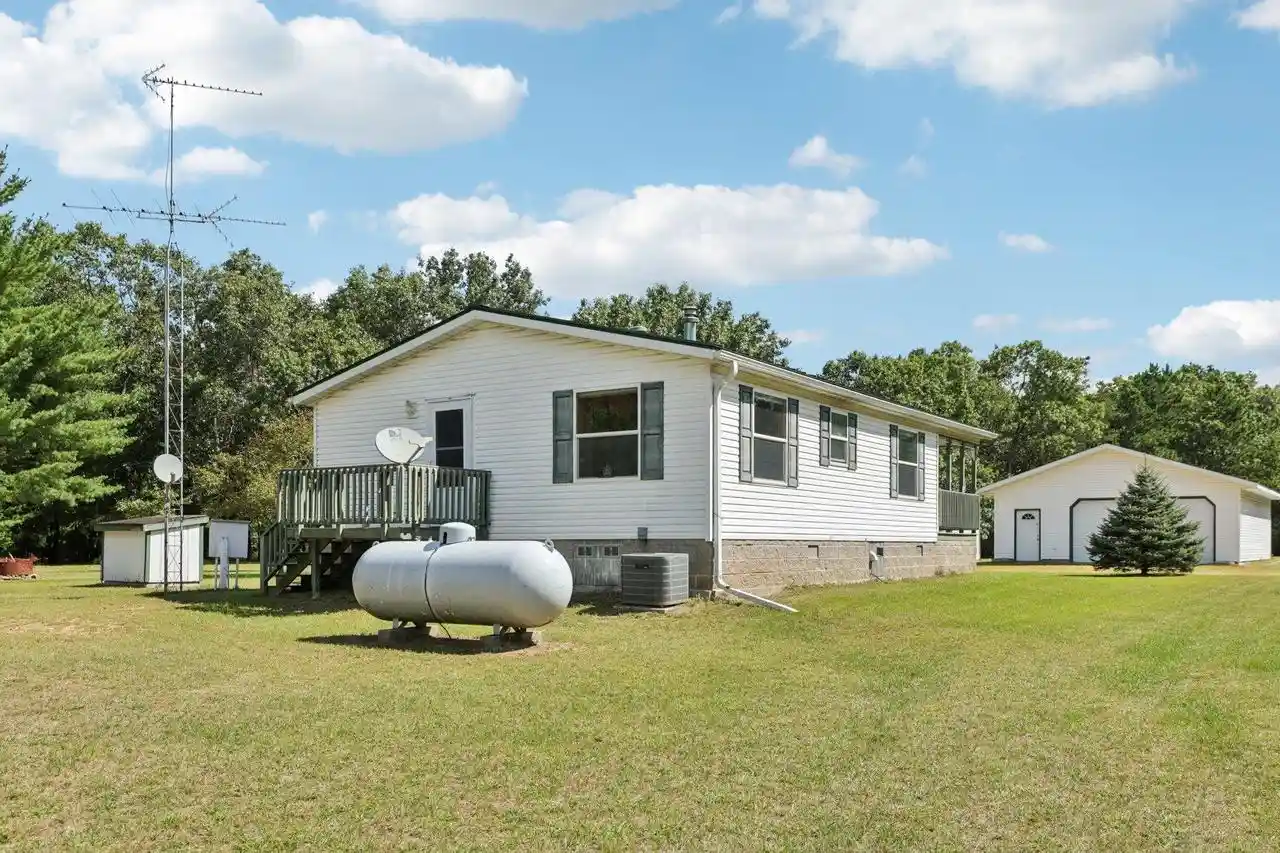 2nd image of 1328 Fish Dr Dr, Wisconsin Dells, WI 53965 | MLS# 2006016