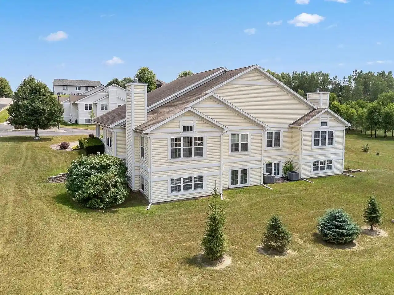 Homes for sale in Reedsburg, WI | 1902 Huntington Park Drive Drive, Reedsburg, WI 53959 | Houzeo