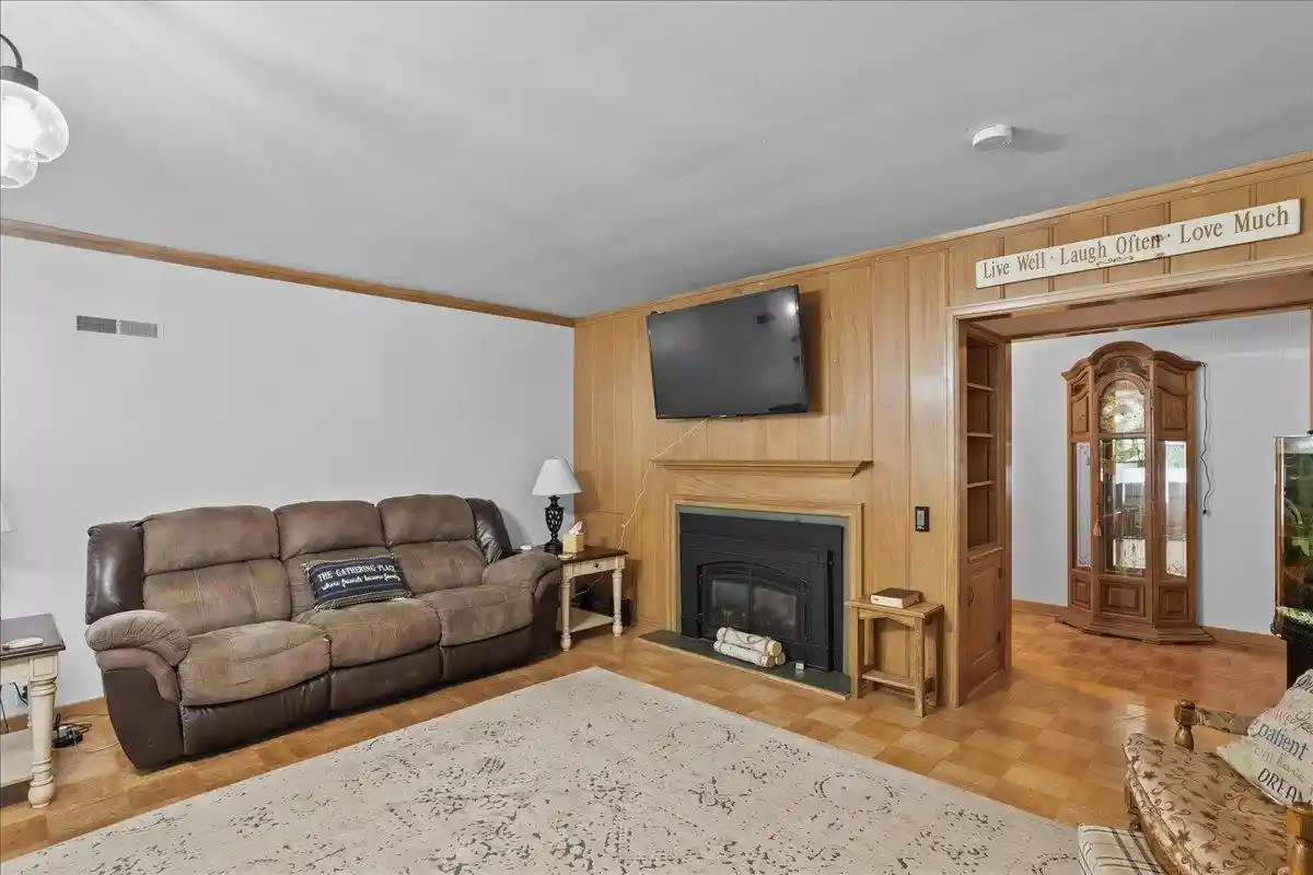Homes for sale in Marshfield, WI | 718 S Drake Avenue Avenue, Marshfield, WI 54449 | MLS# 22504034
