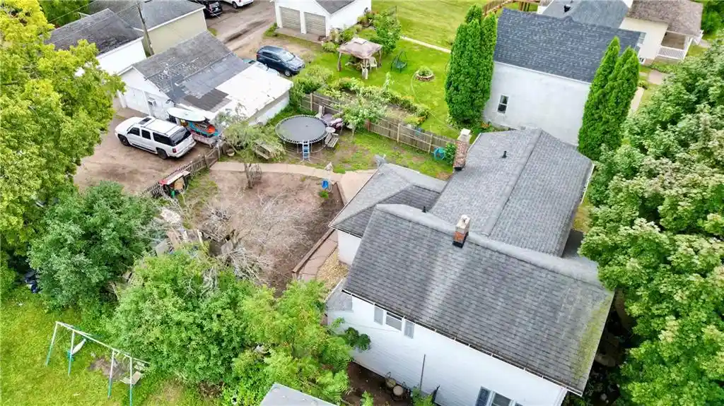 2nd image of 635 Centre St St, Eau Claire, WI 54703