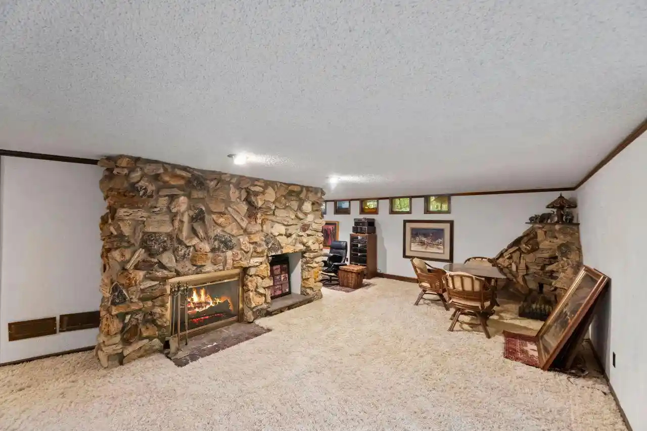 5th image of 36619 Normandale Dr Dr, Oconomowoc, WI 53066 | MLS# 1936470