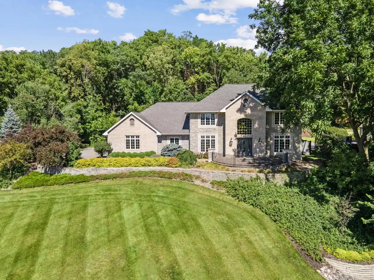 Homes for sale in Onalaska, WI | 1803 Ironwood Pl Pl, Onalaska, WI 54650 | MLS# 1937020