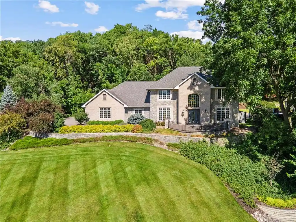 1st image of 1803 Ironwood Pl Pl, Onalaska, WI 54650 | MLS# 1595995