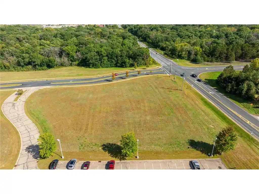 5th image of 665 Darnold Dr Dr, Hudson, WI 54016 | MLS# 6797408