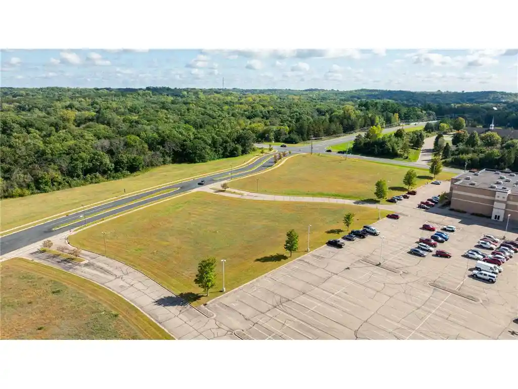 2nd image of 671 Darnold Dr Dr, Hudson, WI 54016 | MLS# 6797417
