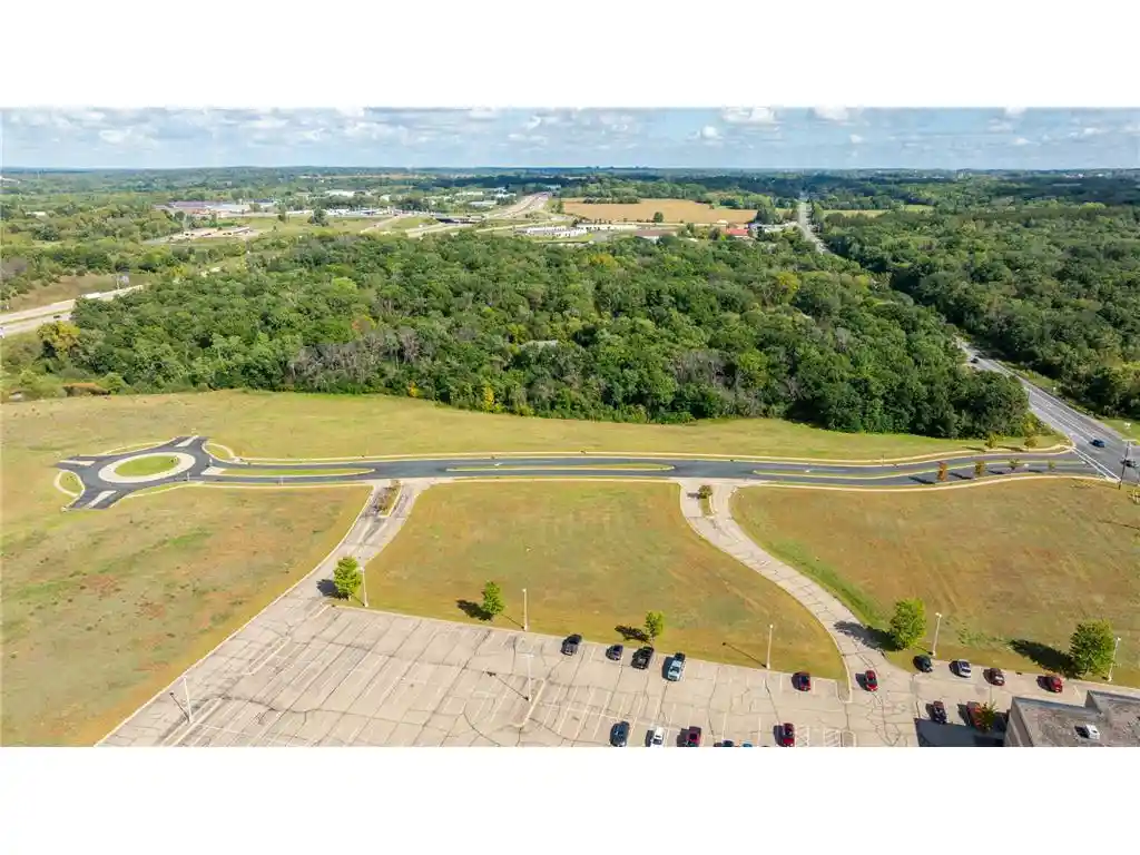 4th image of 671 Darnold Dr Dr, Hudson, WI 54016 | MLS# 6797417