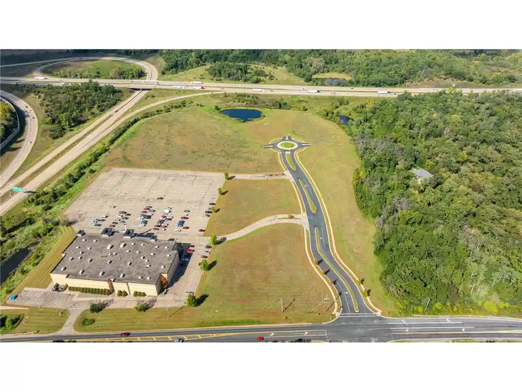 2nd image of 685 Darnold Dr Dr, Hudson, WI 54016 | MLS# 6798172