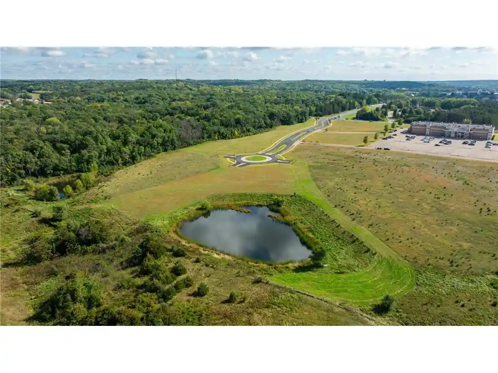 5th image of 685 Darnold Dr Dr, Hudson, WI 54016 | MLS# 6798172