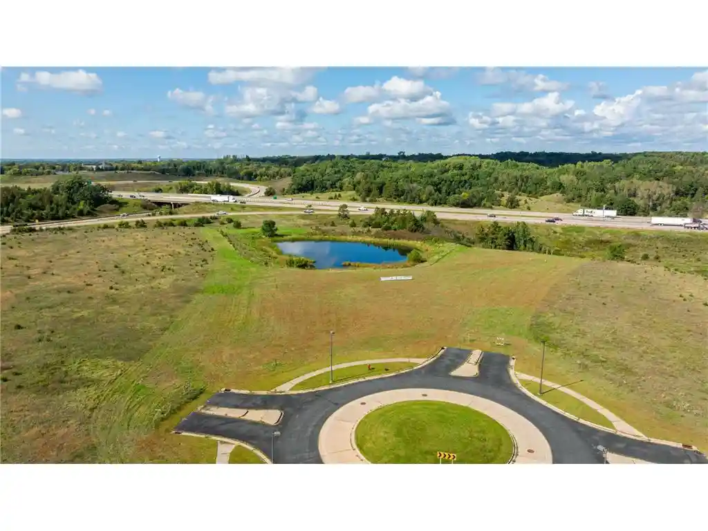 10th image of 685 Darnold Dr Dr, Hudson, WI 54016 | MLS# 6798172